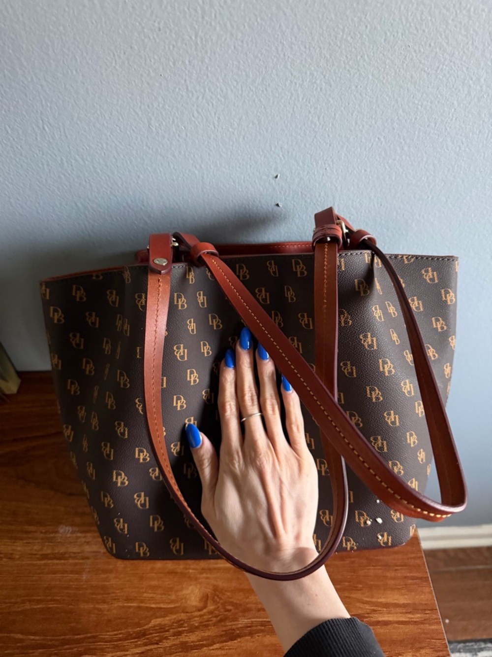 Dooney & Bourke - Picture 7 of 17